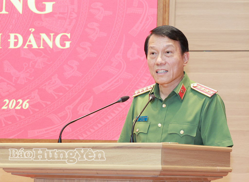 Đại tướng Lương Tam Quang, Ủy viên Bộ Chính trị, Bộ trưởng Bộ Công an phát biểu tại lễ trao tặng Huy hiệu 80 năm tuổi Đảng.