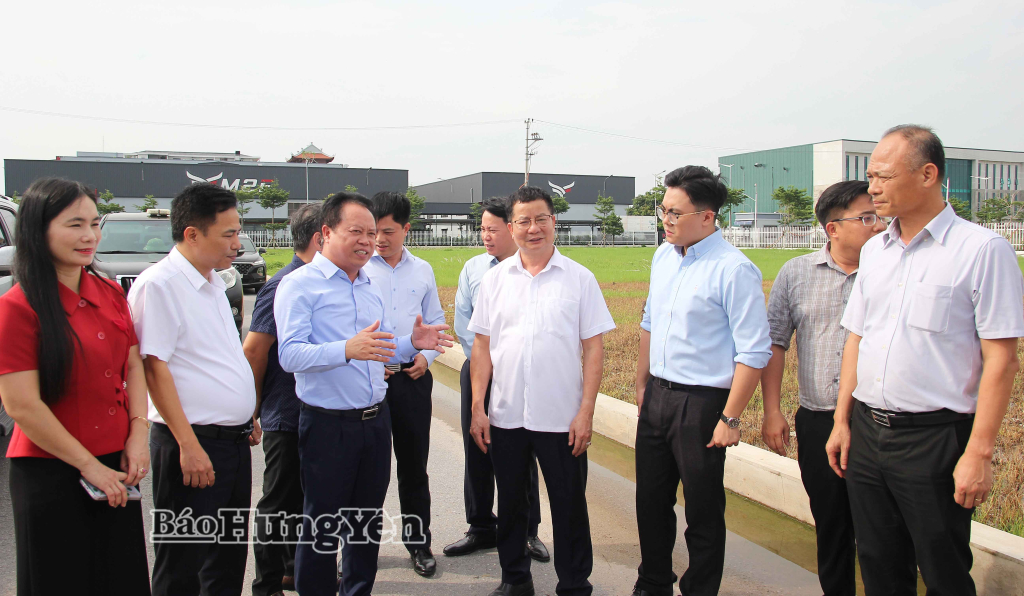 Đoàn công tác liên ngành số 2 của Trung ương khảo sát thực tế thành lập phường tại xã Long Hưng. 
