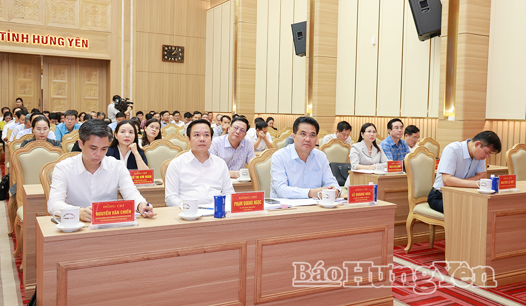 Các đại biểu dự hội nghị tại điểm cầu trụ sở Tỉnh ủy Hưng Yên.