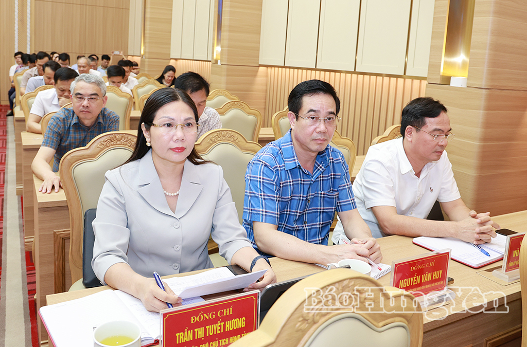 Các đại biểu dự hội nghị tại điểm cầu trụ sở Tỉnh ủy Hưng Yên.