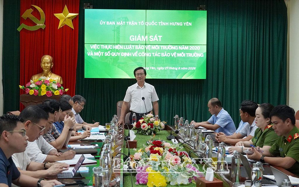 Đồng chí Nguyễn Bật Khánh, Phó Chủ tịch Ủy ban MTTQ Việt Nam tỉnh phát biểu kết luận tại buổi giám sát.