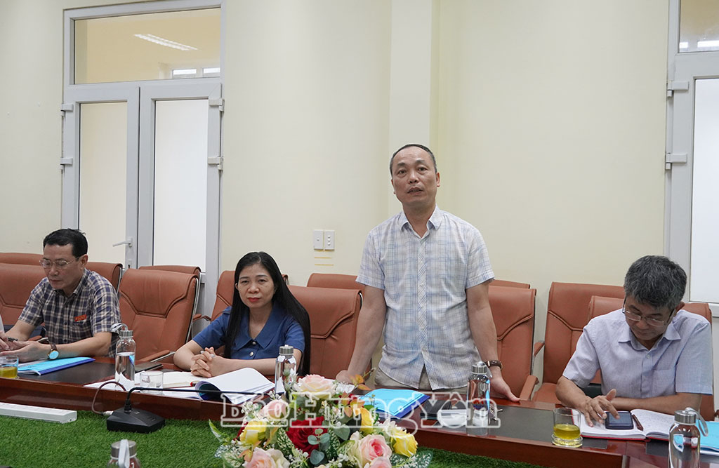 Thành viên Đoàn giám sát phát biểu tại buổi giám sát.