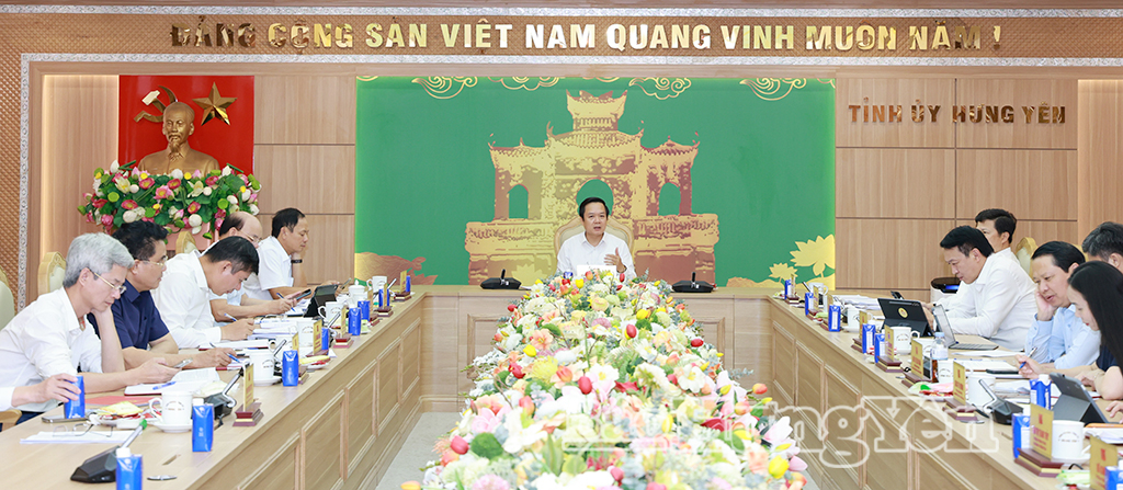 Đồng chí Phạm Quang Ngọc, Ủy viên Ban Chấp hành Trung ương Đảng, Bí thư Tỉnh ủy chủ trì cuộc họp.
