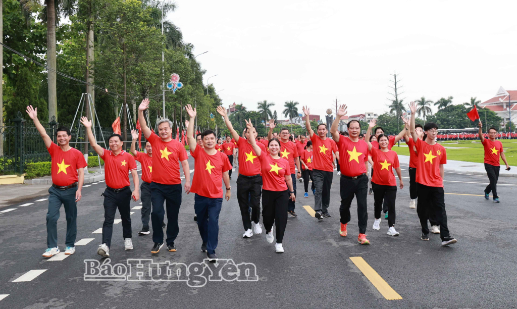 Những bước chân lan tỏa thông điệp “10 tỷ bước xanh - Vì Việt Nam vững bền”.
