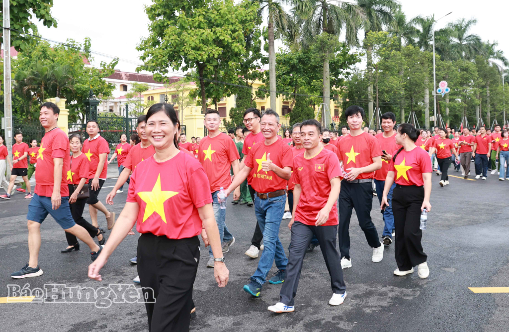 Những bước chân lan tỏa thông điệp “10 tỷ bước xanh - Vì Việt Nam vững bền”.