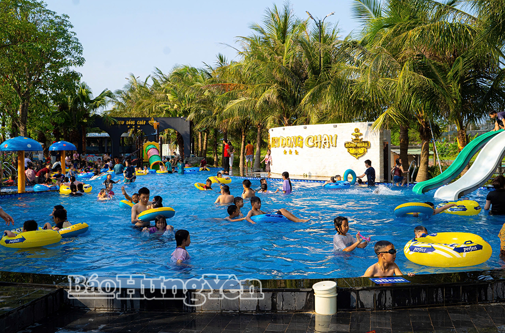 Khu Resort New Đồng Châu (xã Đồng Châu) đón gần 2.000 lượt du khách về vui chơi, nghỉ dưỡng.