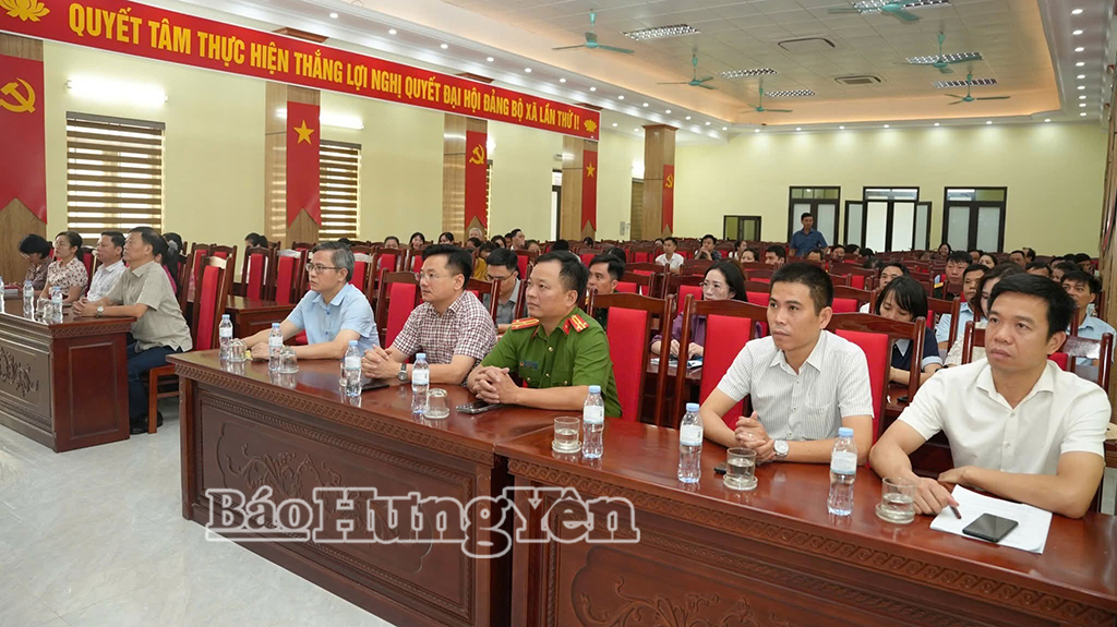 Các đại biểu dự hội nghị tại điểm cầu xã Lương Bằng. Ảnh: Thu Yến