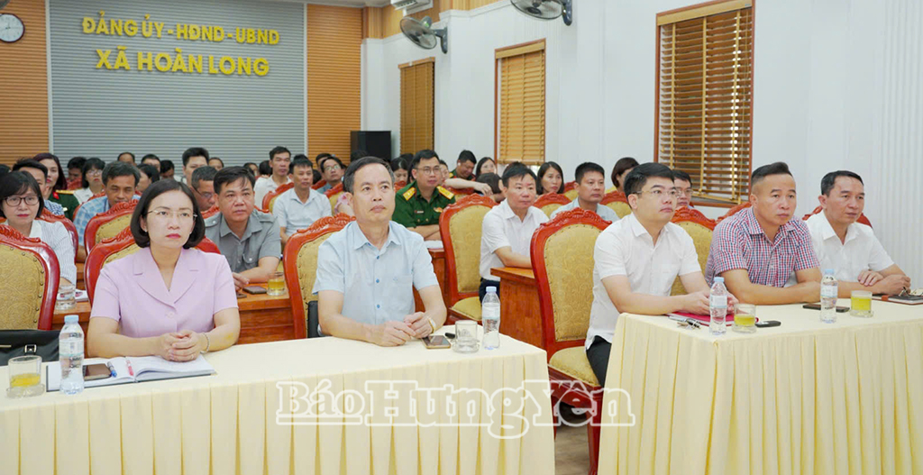 Các đại biểu dự hội nghị tại điểm cầu xã Hoàn Long. Ảnh: Trung Hiếu