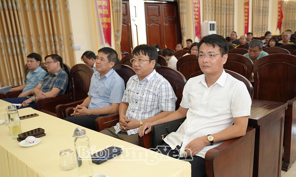 Các đại biểu dự hội nghị tại điểm cầu xã Phạm Ngũ Lão. Ảnh: Trung Hiếu