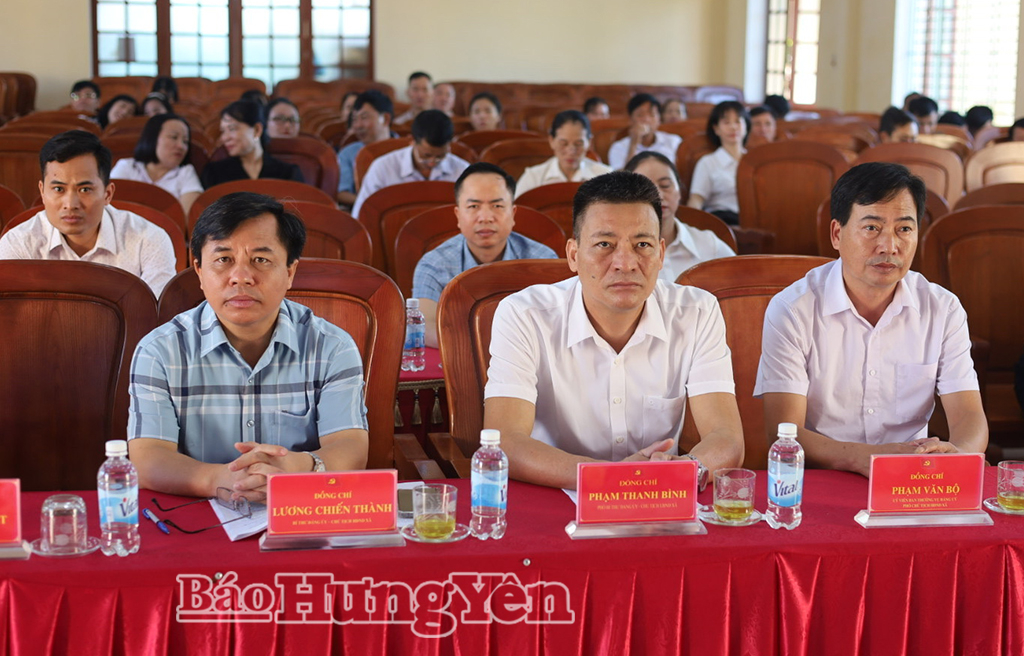 Các đại biểu dự hội nghị tại điểm cầu xã Nam Tiền Hải. Ảnh: Trần Tuấn