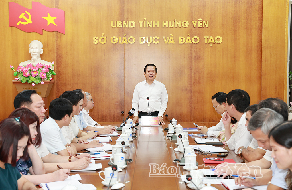 Đồng chí Phạm Quang Ngọc, Ủy viên Ban Chấp hành Trung ương Đảng, Bí thư Tỉnh ủy chủ trì buổi làm việc.