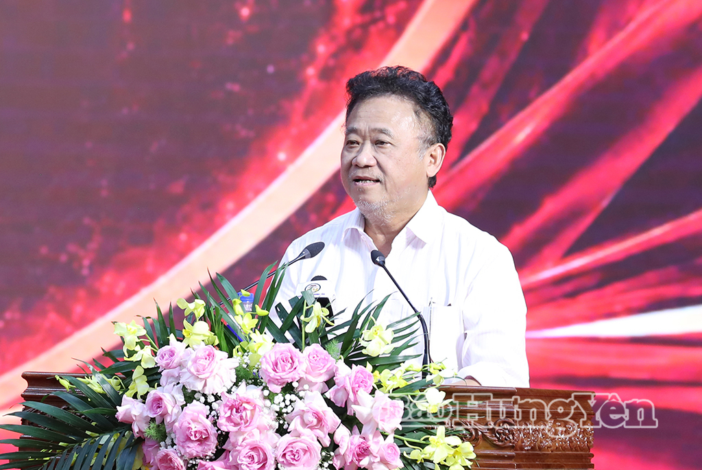 Ông Đặng Thành Tâm, Chủ tịch Tập đoàn Kinh Bắc, nhà tài trợ cho Câu lạc bộ bóng đá Hưng Yên phát biểu tại buổi lễ.