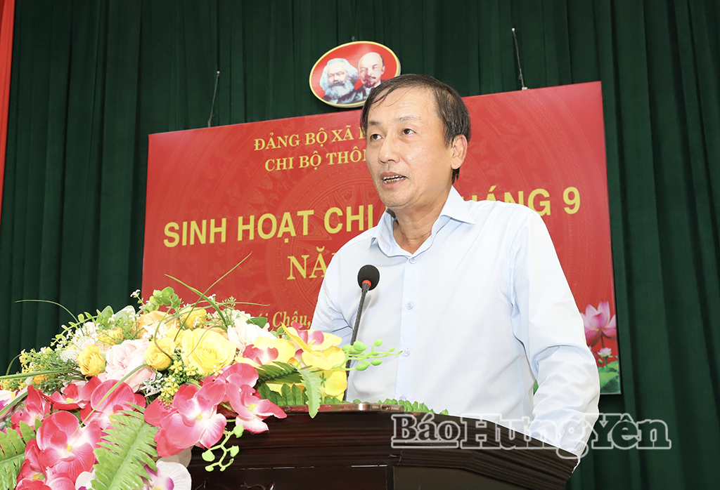 Đồng chí Nguyễn Hùng Nam, Phó Chủ tịch UBND tỉnh phát biểu tại buổi sinh hoạt chi bộ.