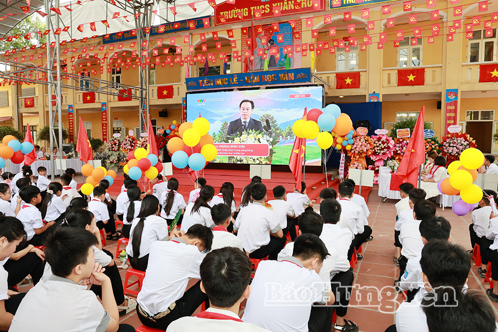 Học sinh Trường THCS Xuân Trúc (xã Xuân Trúc) lắng nghe thư của Tổng Bí thư, Chủ tịch nước Tô Lâm trong lễ khai giảng năm học 2026 - 2027.