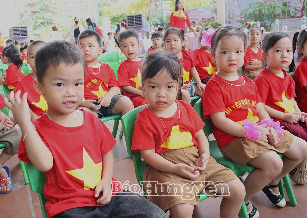 Các bé Trường Mầm non Thượng Hồng trong lễ khai giảng năm học mới.