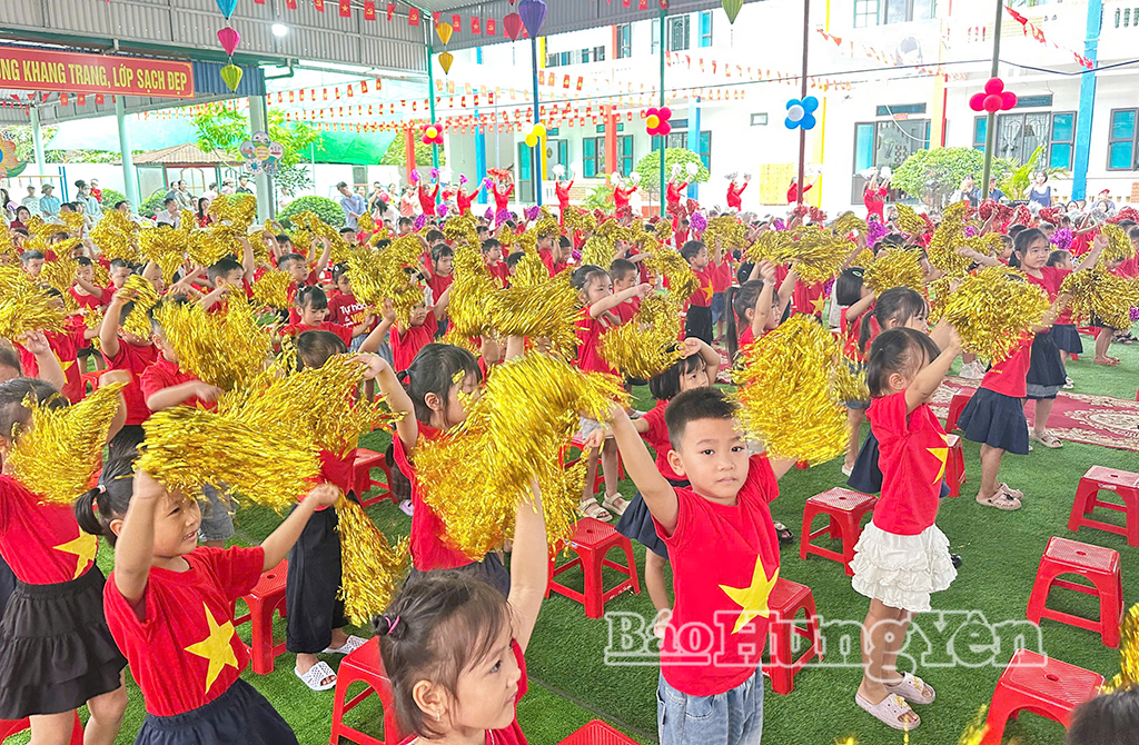 Tiết mục văn nghệ tại lễ khai giảng năm học mới của Trường Mầm non Nam Cường (xã Nam Cường).