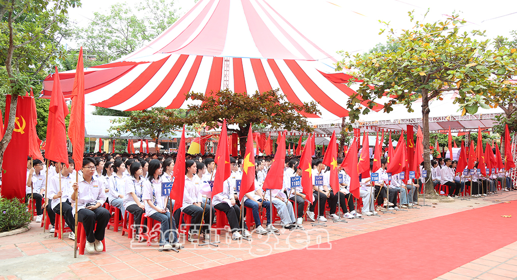 Học sinh Trường THPT Lê Quý Đôn dự lễ khai giảng năm học mới 2026 – 2027.
