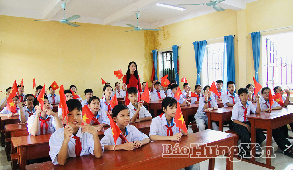 Học sinh khối 6 Trường THCS Lê Quý Đôn (xã Lê Quý Đôn) hân hoan chào đón năm học mới.