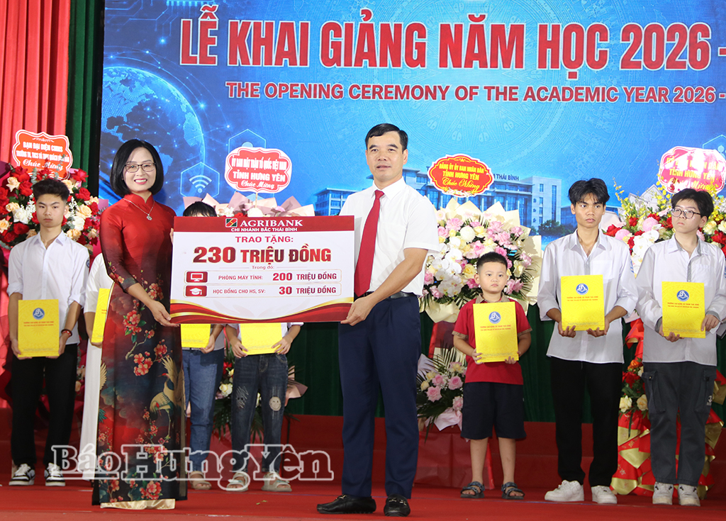 Ngân hàng Nông nghiệp và Phát triển nông thôn, Chi nhánh Bắc Thái Bình trao học bổng cho học sinh, sinh viên và kinh phí để trang bị phòng máy tính cho Trường Cao đẳng Sư phạm Thái Bình.