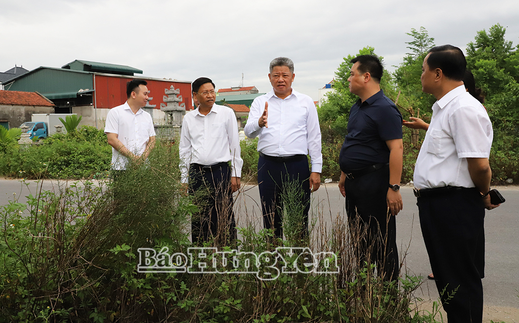  Đồng chí Nguyễn Mạnh Quyền, Phó Bí thư Tỉnh ủy, Chủ tịch UBND tỉnh giao nhiệm vụ cho lãnh đạo các sở, ngành và xã Việt Tiến thực hiện công tác chuẩn bị đầu tư dự án xây dựng Trường THPT Việt Tiến.