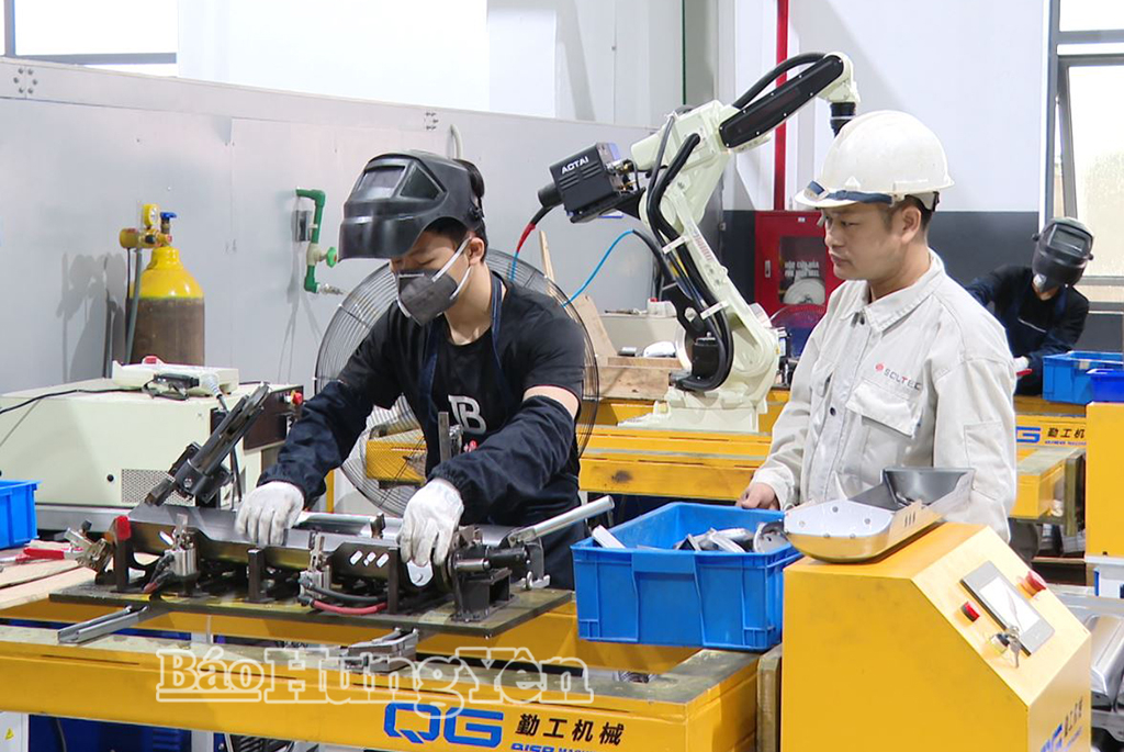 Sản xuất tại Công ty TNHH Công nghệ Prime Việt Nam, cụm công nghiệp Hưng Nhân, xã Long Hưng.