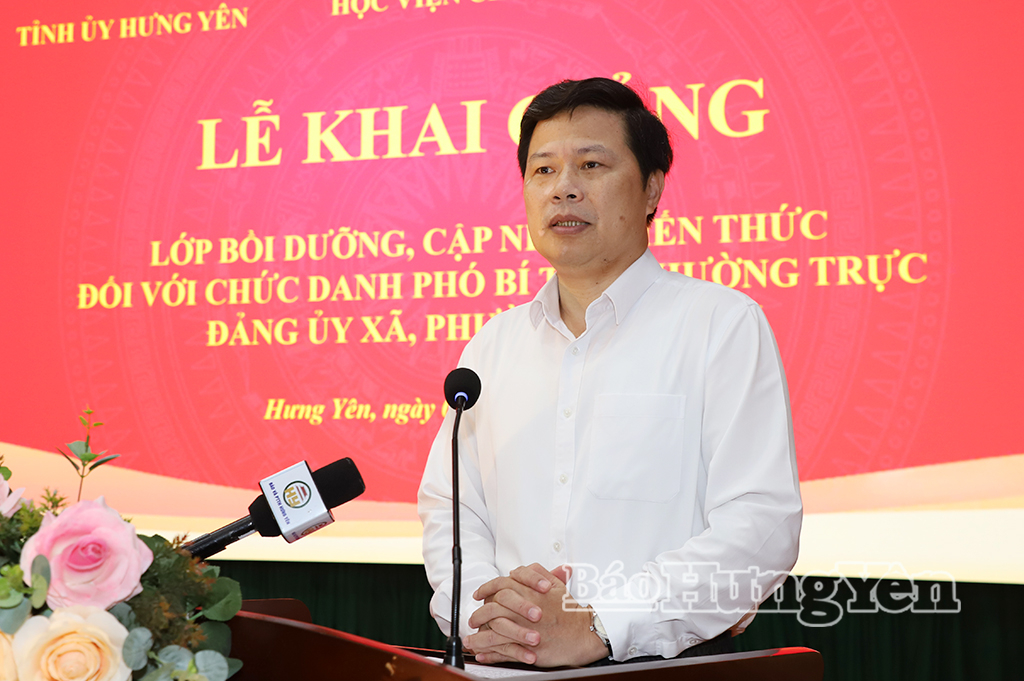 Đồng chí Trần Quốc Toản, Phó Bí thư Thường trực Tỉnh ủy, Chủ tịch Ủy ban MTTQ Việt Nam tỉnh phát biểu tại lễ khai giảng.