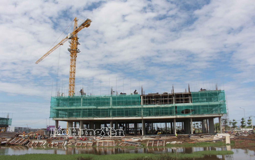 Khu công nghiệp Hưng Phú đang tiếp tục triển khai xây dựng các hạng mục, công trình.