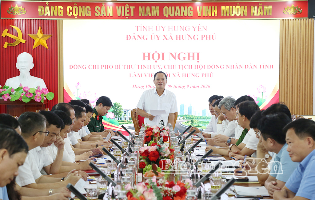 Đồng chí Trần Quốc Văn, Phó Bí thư Tỉnh ủy, Chủ tịch HĐND tỉnh chủ trì buổi làm việc. Ảnh Trịnh Cường