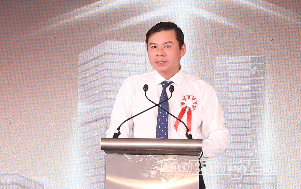 Đồng chí Nguyễn Lê Huy, Ủy viên Ban Thường vụ Tỉnh ủy, Phó Chủ tịch Thường trực UBND tỉnh phát biểu tại lễ khởi công dự án.