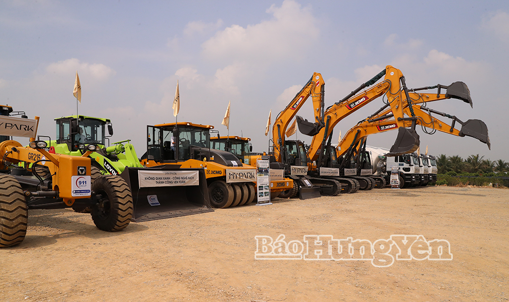 Phương tiện sẵn sàng thi công dự án. 