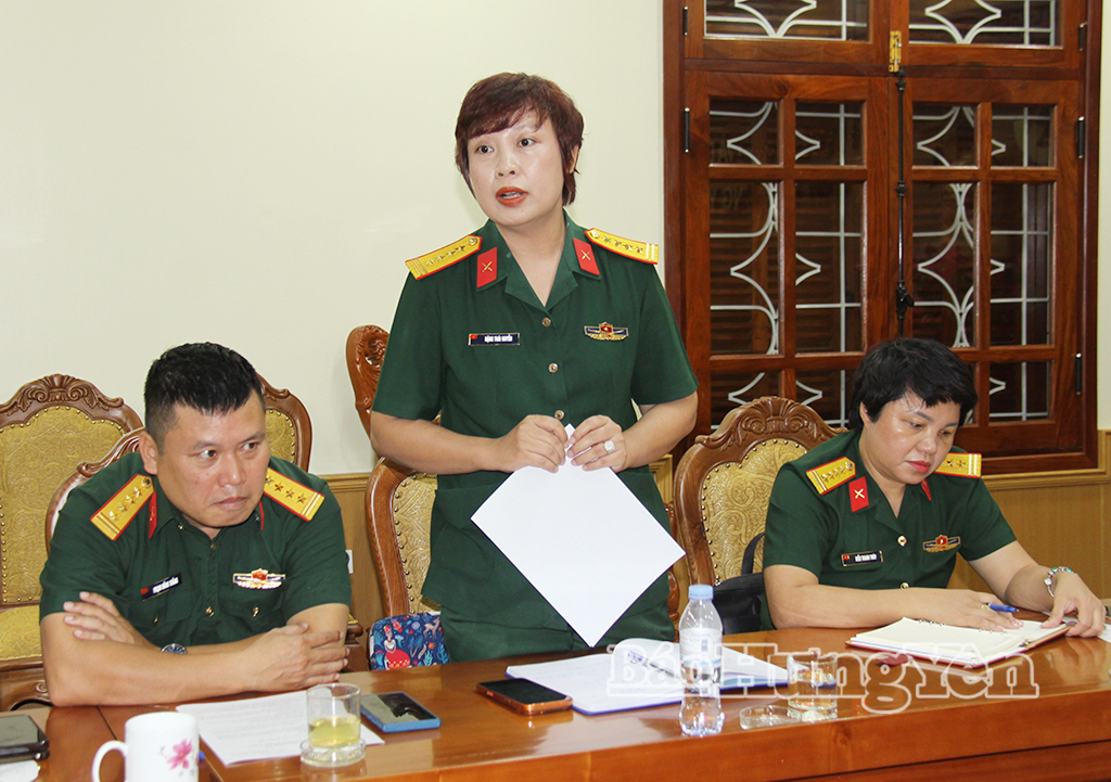 Lãnh đạo Điện ảnh Quân đội nhân dân phát biểu ý kiến.