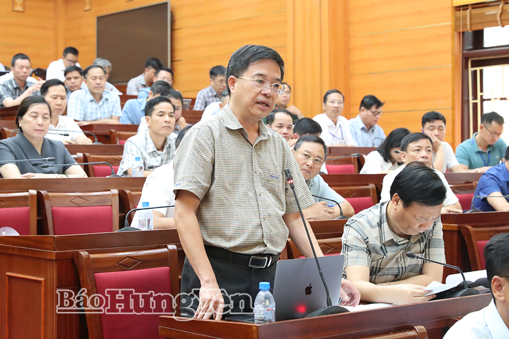 Đại diện các nhà thầu phát biểu tại buổi làm việc.