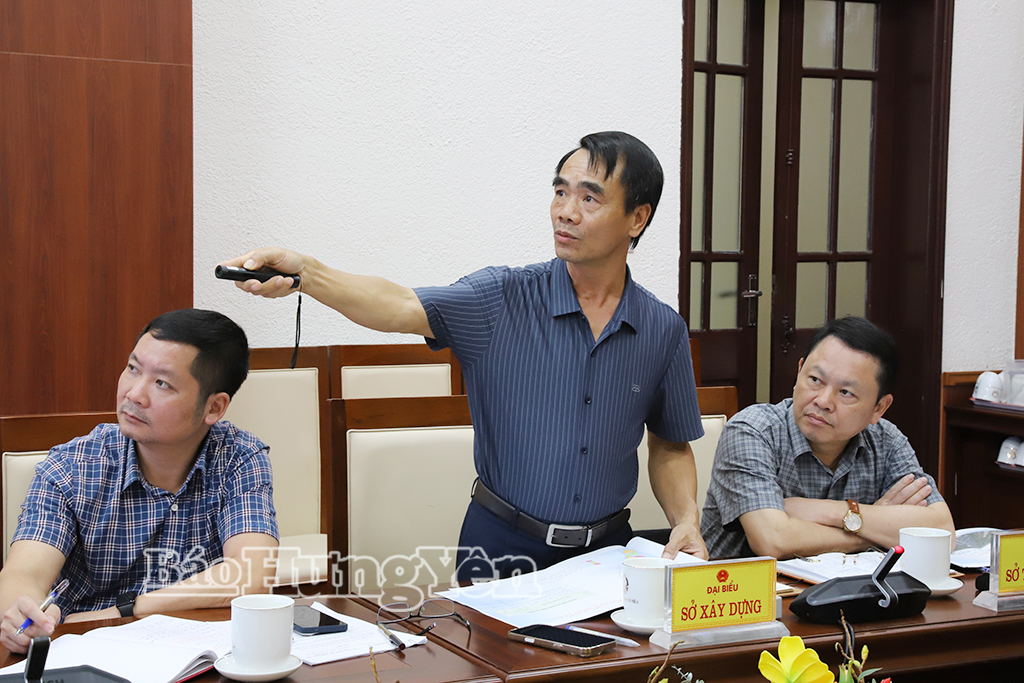 Lãnh đạo Sở Xây dựng báo cáo phương án quy hoạch không gian và phân khu chức năng hai bên tuyến đường kết nối sân bay Gia Bình.