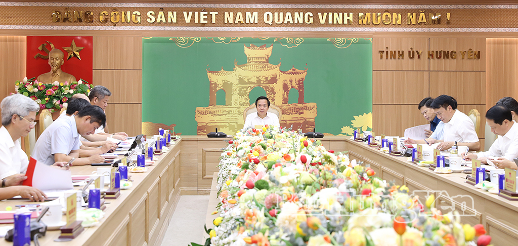 Đồng chí Phạm Quang Ngọc, Ủy viên Ban Chấp hành Trung ương Đảng, Bí thư Tỉnh ủy chủ trì cuộc họp.