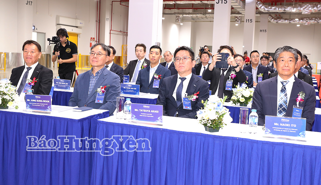 Ngài Naoki Ito, Đại sứ Đặc mệnh toàn quyền Nhật Bản tại Việt Nam và các đại biểu dự lễ khánh thành.