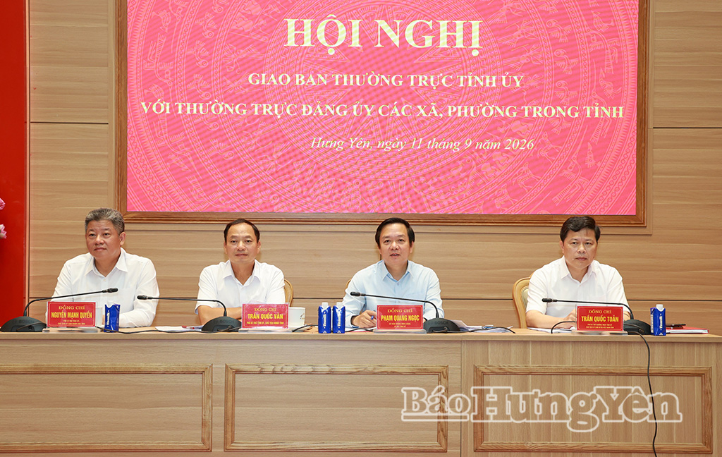 Các đồng chí Thường trực Tỉnh ủy chủ trì hội nghị.