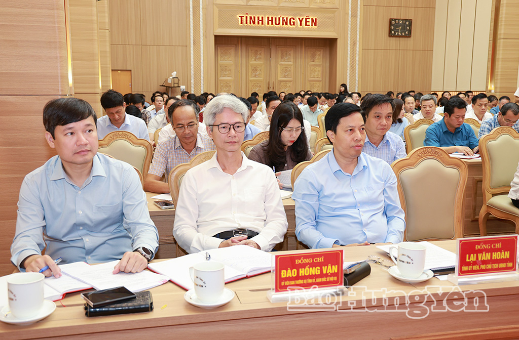 Các đại biểu dự hội nghị.