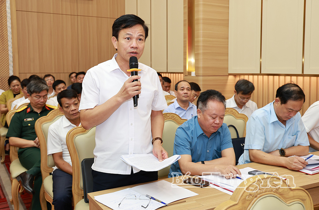 Lãnh đạo xã Lê Quý Đôn phát biểu thảo luận tại hội nghị.