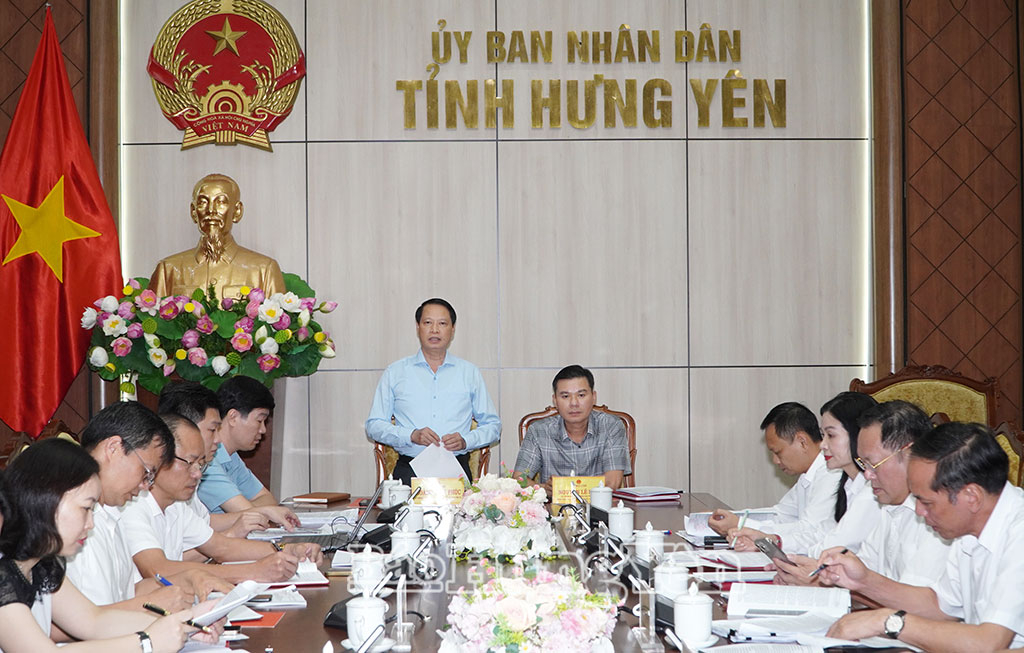 Đồng chí Hoàng Thái Phúc, Ủy viên Ban Thường vụ Tỉnh ủy, Trưởng ban Nội chính Tỉnh ủy, Phó Trưởng ban Thường trực BCĐ tỉnh, trưởng đòan giám sát phát biểu tại hội nghị.