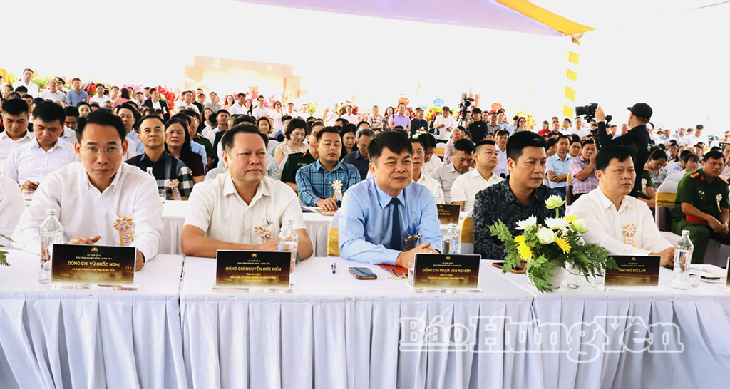 Đồng chí Trần Quốc Toản, Phó Bí thư Thường trực Tỉnh ủy, Chủ tịch Ủy ban MTTQ Việt Nam tỉnh cùng các đại biểu dự lễ khởi công.
