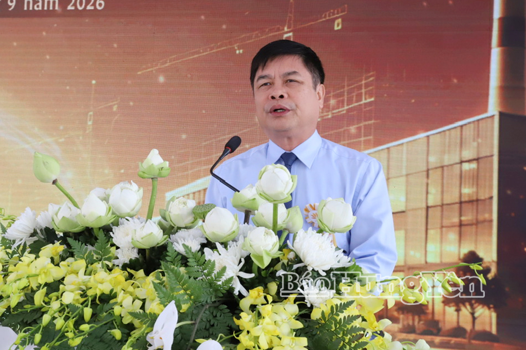 Đồng chí Phạm Văn Nghiêm, Phó Chủ tịch UBND tỉnh phát biểu tại lễ khởi công.