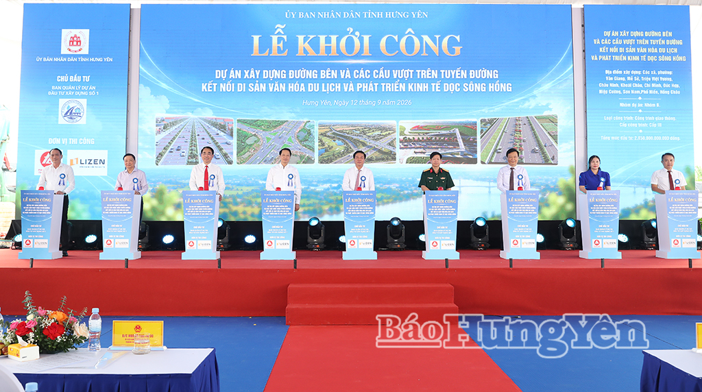 Các đồng chí lãnh đạo tỉnh và đại biểu thực hiện nghi thức khởi công dự án.