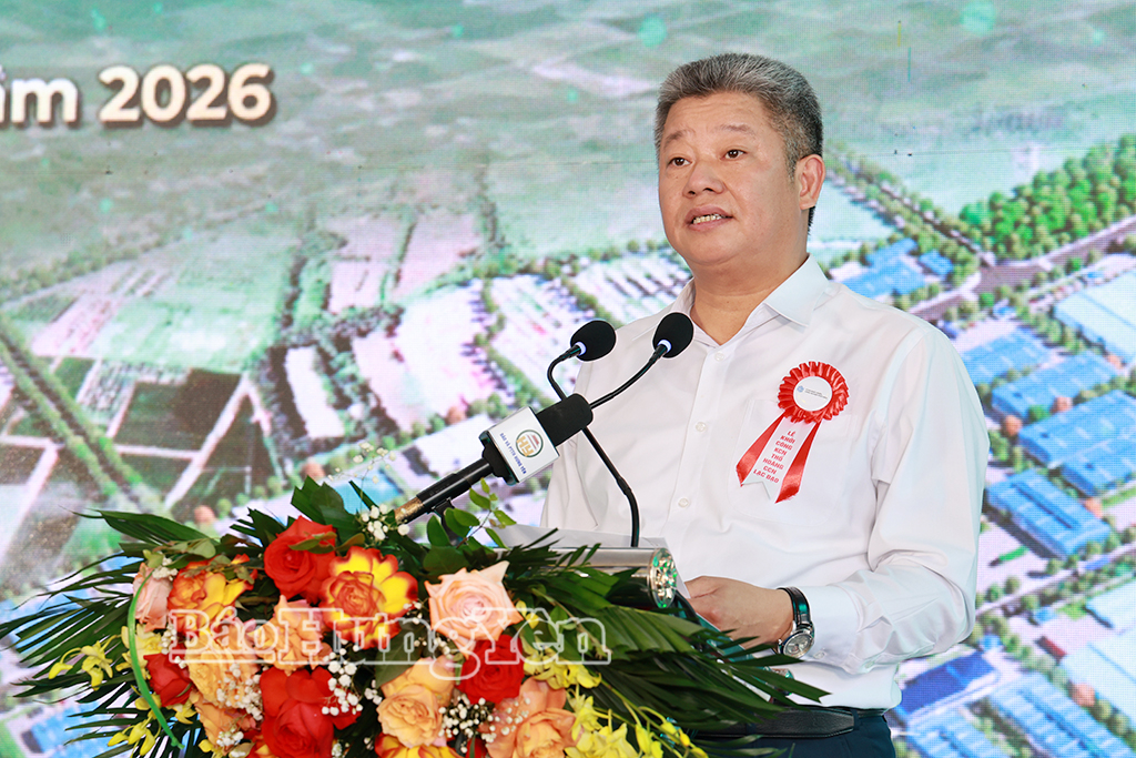 Đồng chí Nguyễn Mạnh Quyền, Phó Bí thư Tỉnh ủy, Chủ tịch UBND tỉnh phát biểu tại lễ khởi công dự án.