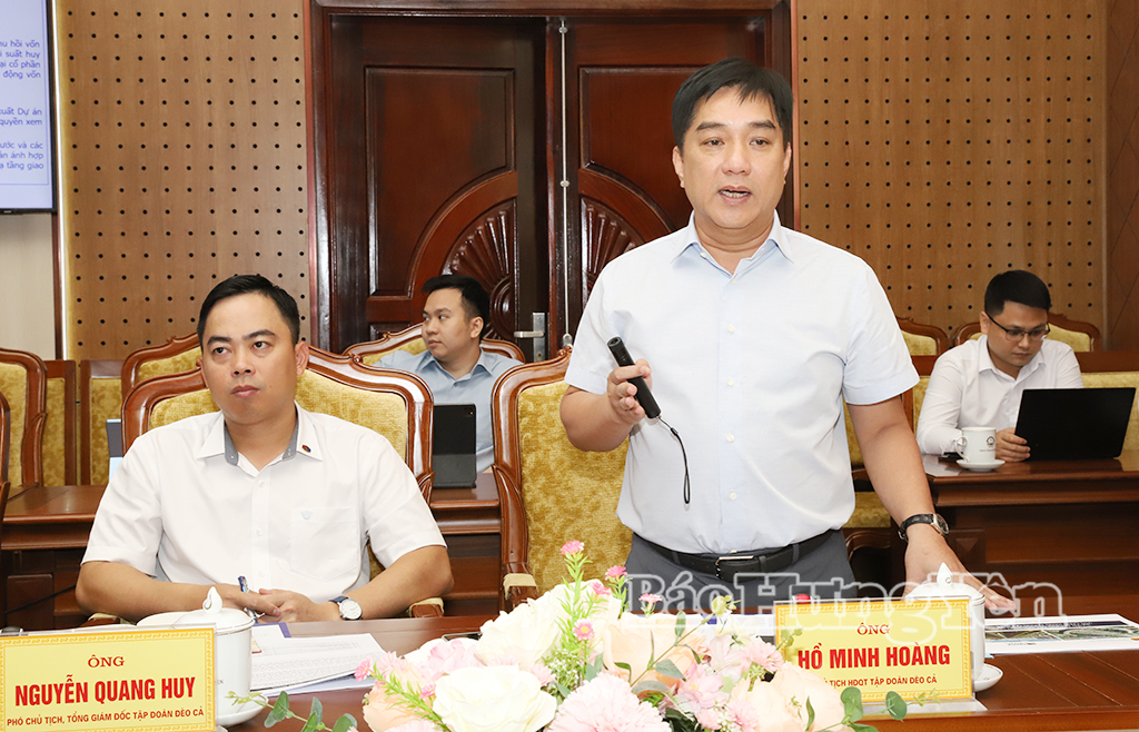 Lãnh đạo Công ty Cổ phần Tập đoàn Đèo Cả phát biểu.