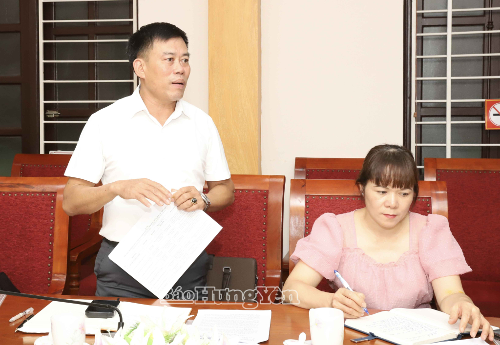 Lãnh đạo xã Phụng Công phát biểu.