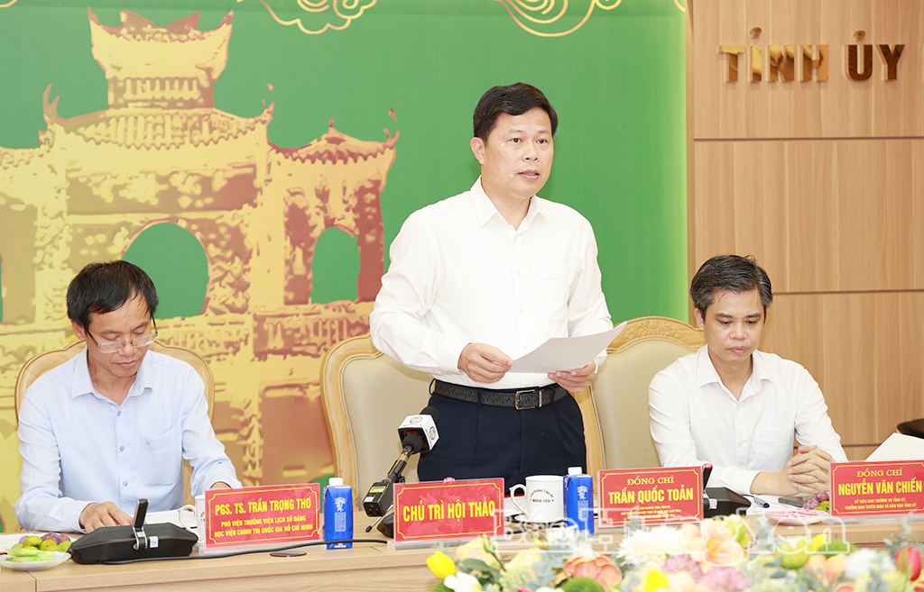 Đồng chí Trần Quốc Toản, Phó Bí thư Thường trực Tỉnh ủy, Chủ tịch Ủy ban MTTQ Việt Nam tỉnh phát biểu tại hội thảo.