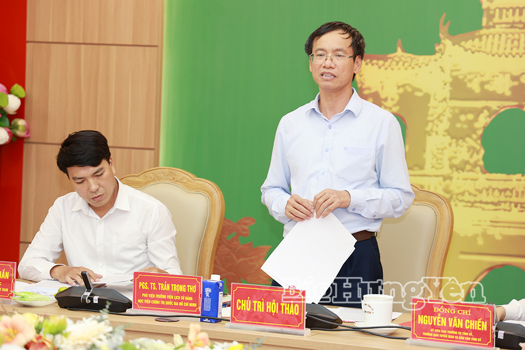 Phó Giáo sư, Tiến sĩ Trần Trọng Thơ, Phó Viện trưởng Viện Lịch sử Đảng, Học viện Chính trị quốc gia Hồ Chí Minh phát biểu tại hội thảo.