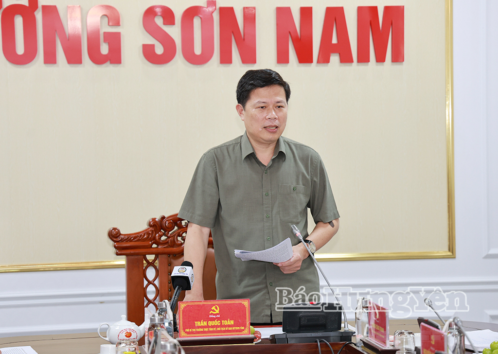 Đồng chí Trần Quốc Toản, Phó Bí thư Thường trực Tỉnh ủy, Chủ tịch Ủy ban MTTQ Việt Nam tỉnh phát biểu tại buổi làm việc.