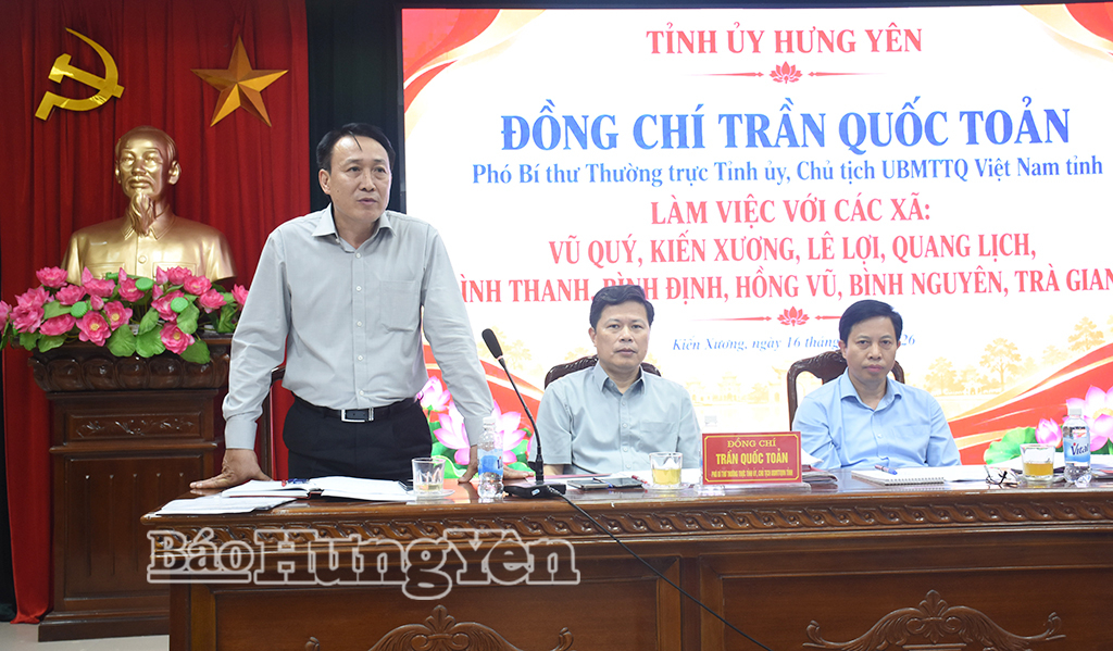 Đồng chí Phạm Văn Khuê, Ủy viên Ban Thường vụ Tỉnh ủy, Trưởng ban Tổ chức Tỉnh ủy phát biểu tại buổi làm việc.