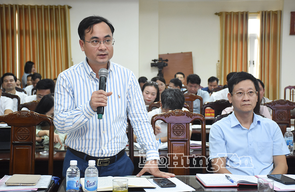 Lãnh đạo Sở Nội vụ phát biểu tại buổi làm việc.